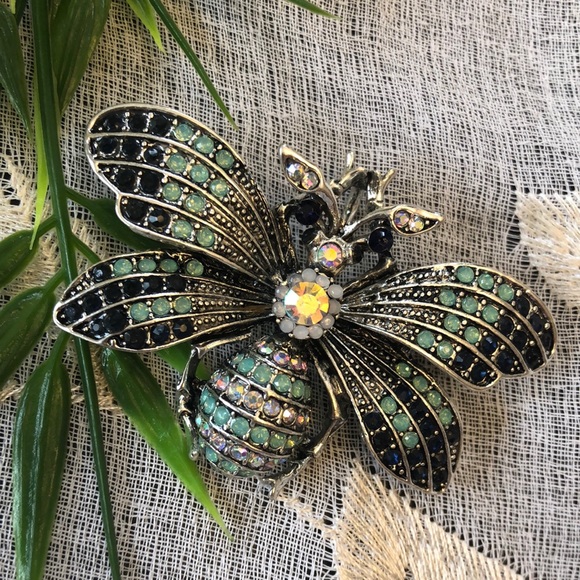 Dazzling Bumble Bee Brooch - Picture 3 of 9